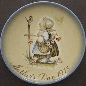 schmid-berta-hummel-mothers-day-plate-1975-Message-of-Love