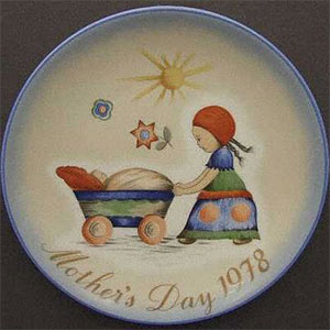 schmid-berta-hummel-mothers-day-plate-1978-Afternoon-Stroll