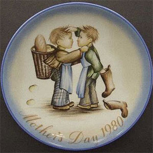 schmid-berta-hummel-mothers-day-plate-1980-Mother's-Little-Helpers