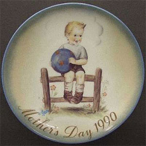 schmid-berta-hummel-mothers-day-plate-1990-Mother's-Little-Athlete