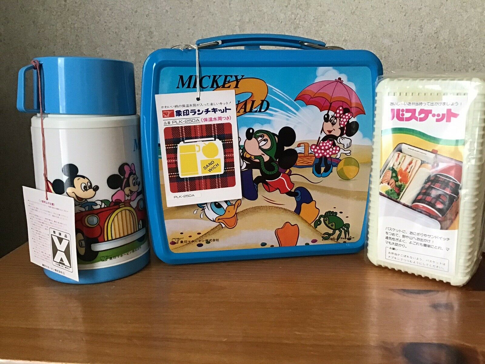 Vintage mickey mouse lunch box best sale with thermos